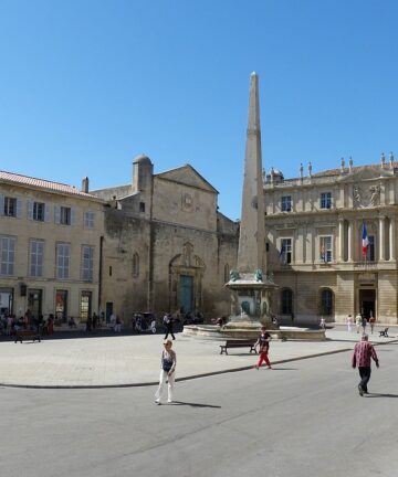 Arles Tour Guide