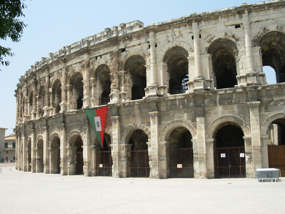 Nimes Tour Guide