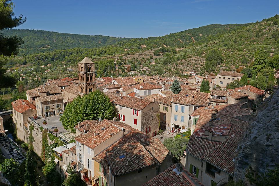Moustiers Saintes Maries Tour Guide