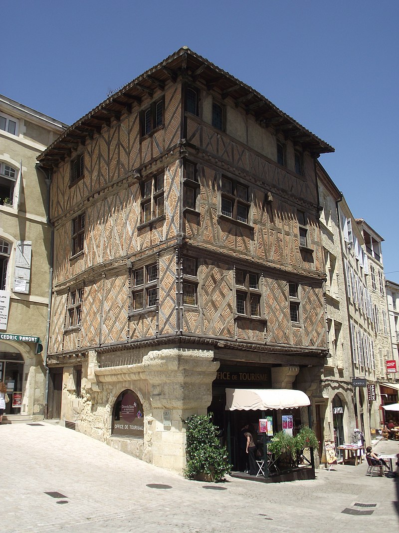 Book a Private Guide to visit Auch