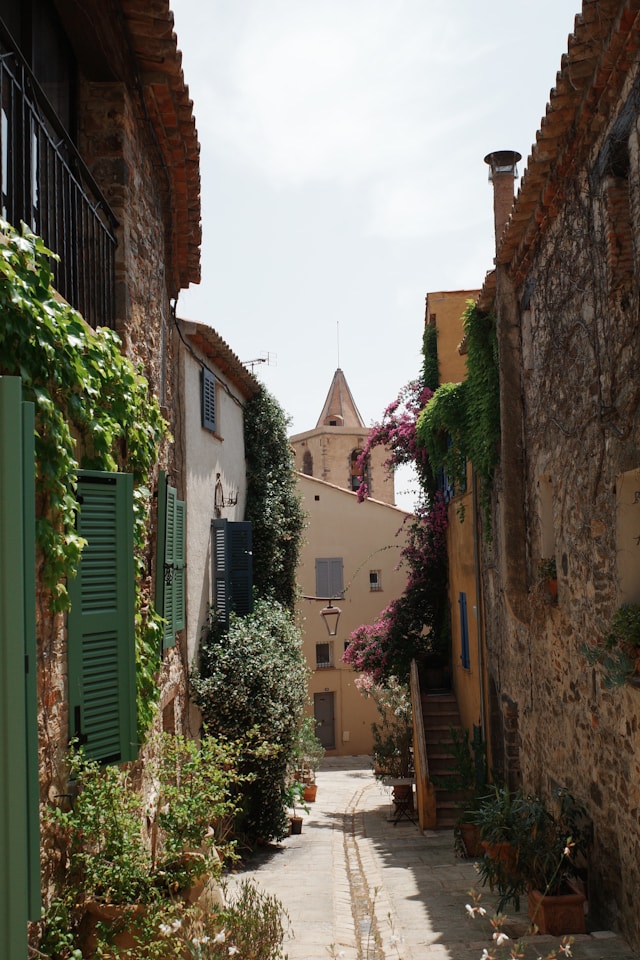 Excursion to Grimaud, Visit Grimaud, Saint Tropez Cruise Port