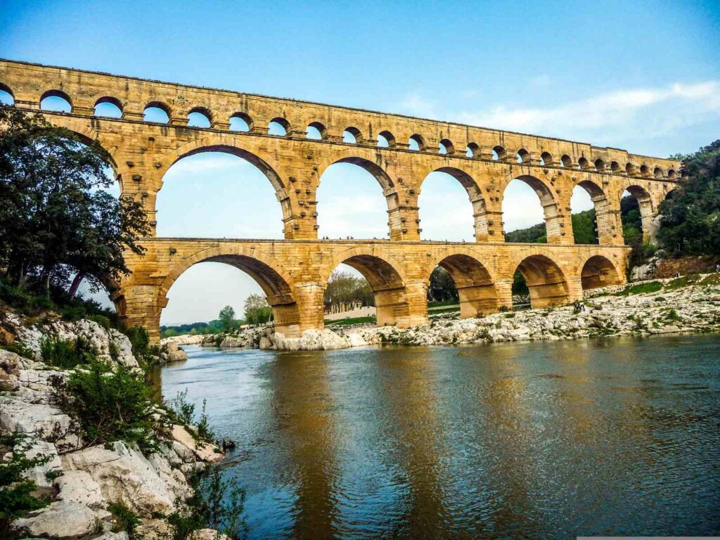 arles bridge arches