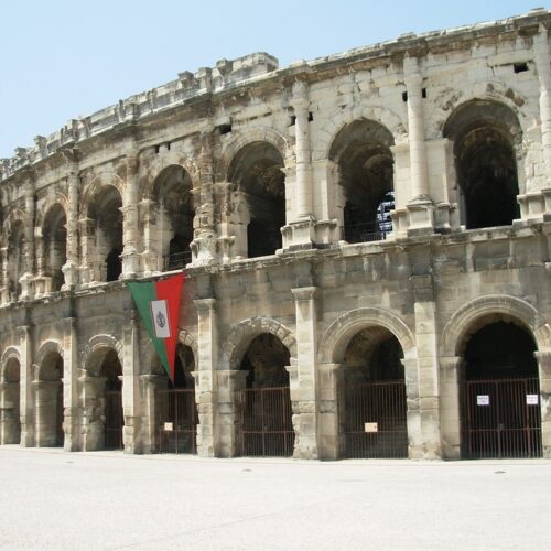 Nimes Tour Guide